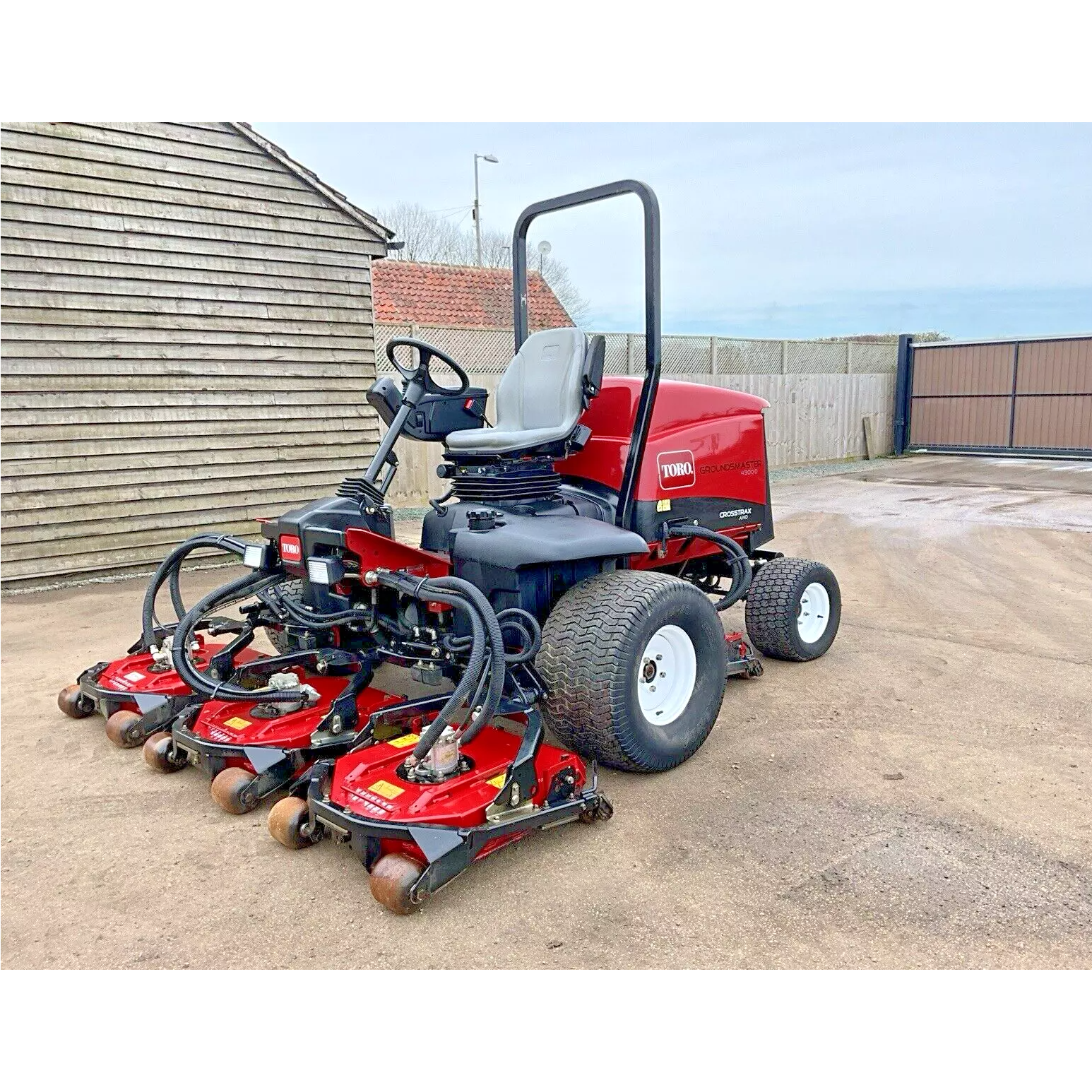 2012 TORO GROUNDMASTER 4300-D 5 GANG POD RIDE ON LAWN MOWER